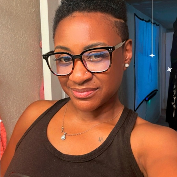 Meet your Posher, Shay - Picture 3 of 4